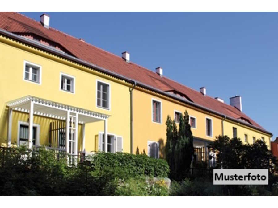 Immobilie: Zweifamilienhaus in 4813 Altmünster