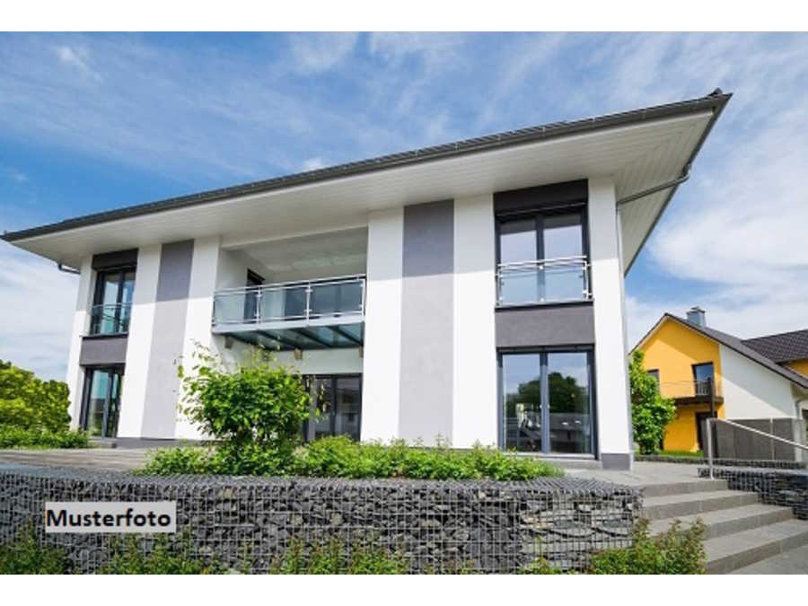 Immobilie: Zweifamilienhaus in 8230 Greinbach